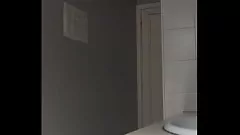 Reproducir Experimentos amateurs cachondos con una nueva posición en el baño