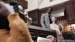 Abspielen Stiefdad kann Petite Blondes haarige Muschi nicht widerstehen: Interracial Tabu Begegnung
