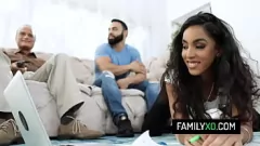 Reproducir Hot Latina Teen Claire Black no puede resistirse a chupar la polla de Stepuncle