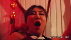 Jouer Pornstar asiatico Nicole Doshi L'intenso incontro hardcore con un cazzo enorme