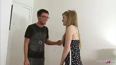 Redare Redhead Teen Faye Reagan's Defloration Sex cu tocilarul de alături