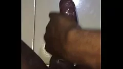 تشغيل Black Milf Mandingo Threesome في لاغوس: الهواة Handjob و Presasm