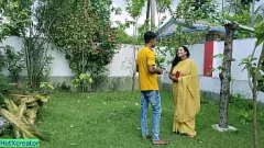 Reproducir Desi Bhabhi's Rough y apasionado sexo por primera vez con joven extraño