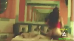 Reproduzir A prostituta brasileira recebe um motel cru no Rio de Janeiro