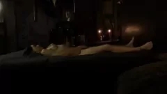 تشغيل صنم الشمع والاستمناء المكثف يؤدي إلى هزات الجماع المتفجرة