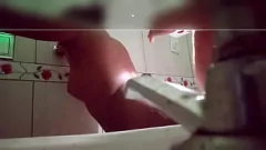 Afspelen Gekke vrouw bedriegt mij? Ik bespioneer haar en ontdek haar gapende kont