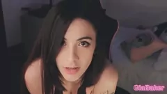 Jouer Gia Baker stuzzica e twerka con un vibratore in uno spettacolo in cam dal vivo