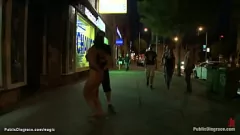 Jouer Sandra Romain: umiliazione pubblica e dominazione con grossi cazzi e schiavitù