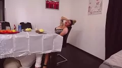 تشغيل شاهد هذا الهواة المراهق مفلس يحصل على كسها المحلوق يمسح تحت الطاولة في مطعم عام