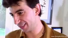 Abspielen Ein heißer Dreier mit einer Hotwife, ihrem Cuckold-Ehemann und einer Cougar-Milf: Analficken, Cumshots und Swinger-Spaß