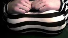 Reproducir Pansy gibralta juega con sus tetas falsas sobre el escritorio
