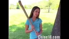 Redare Chloe în vârstă de 18 ani se încurcă și-și trage rapid pisicuța