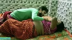 Jouer Desi hot bhabhi scopata dal vicino devor! con begrime caldo versare i fagioli