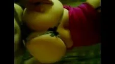 Redare Latină sântoasă, cu un fund brobdingnagian culeg un pantof mare