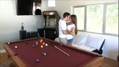 Afspelen Pornopros hete, zachte brunette abby sweep-speelgoed met ongeveer sashay