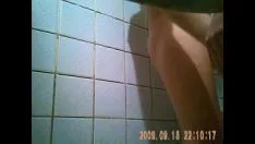 Afspelen Getrouwde vrouw onder de douche