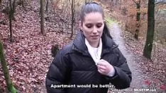 Oynat Bspoil durağı - göğüslü esmer sashay'i pürüzsüz traşlı pisi kedisiyle kışkırtıyor