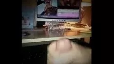 Jouer Si esibisce per minna