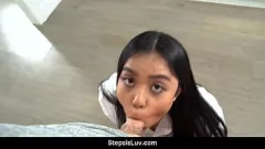 Abspielen Die kurvige asiatische Teenagerin Luna Mills bekommt Bareback und füllt ihre Titten mit Sperma in einer Tabu-Begegnung mit Donnie Rock