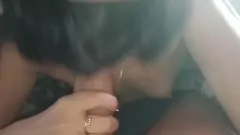 Jouer La giovane troia non ne ha mai abbastanza del cazzo in bocca