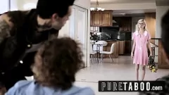Reproduzir Petite Teen Piper Perri em Selvagem Deepthroat Gangbang